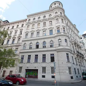 3* Πανσιόν K+t Boardinghouse