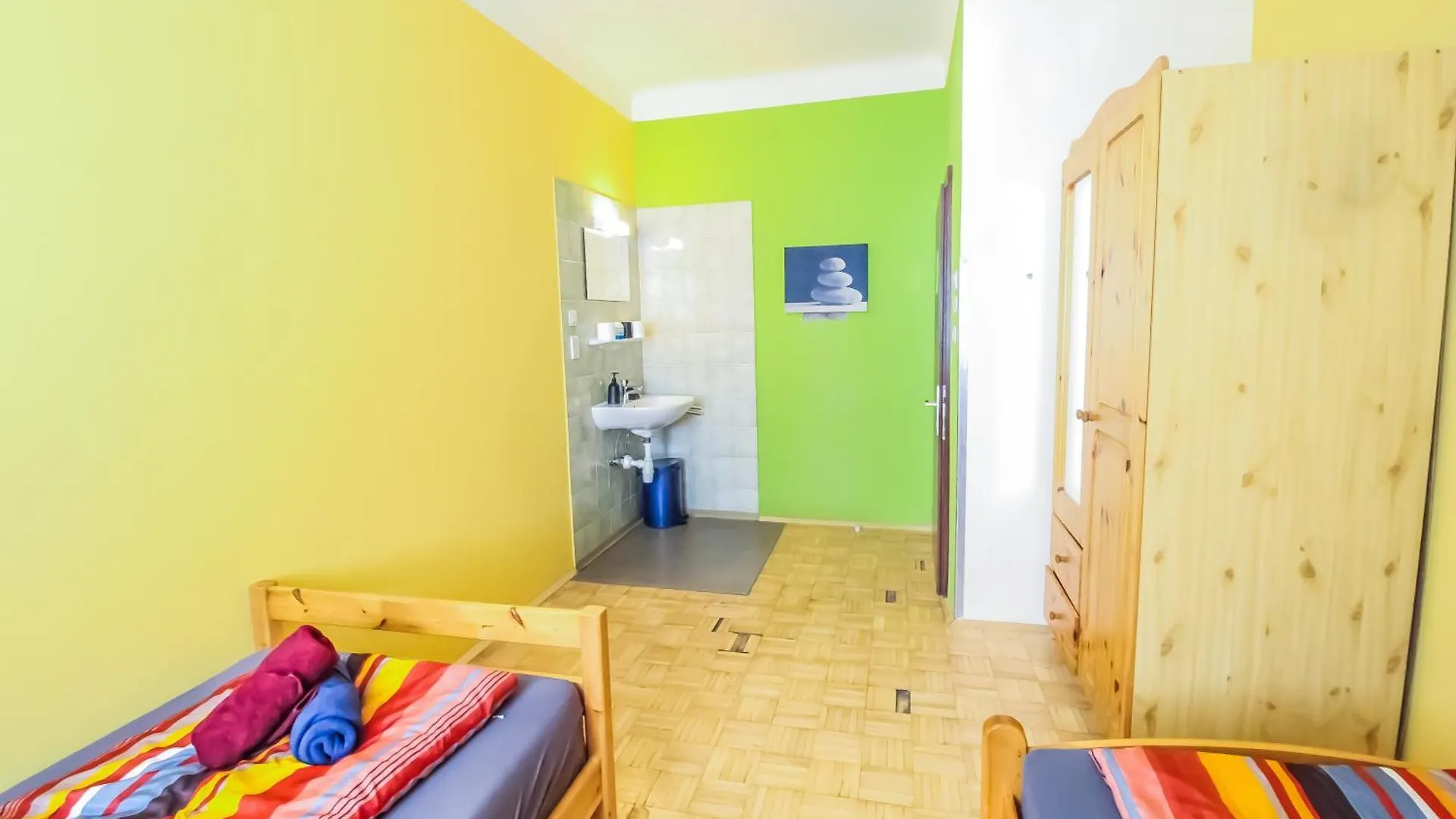 Double Room In Hutteldorfer Strasse Area Vienna