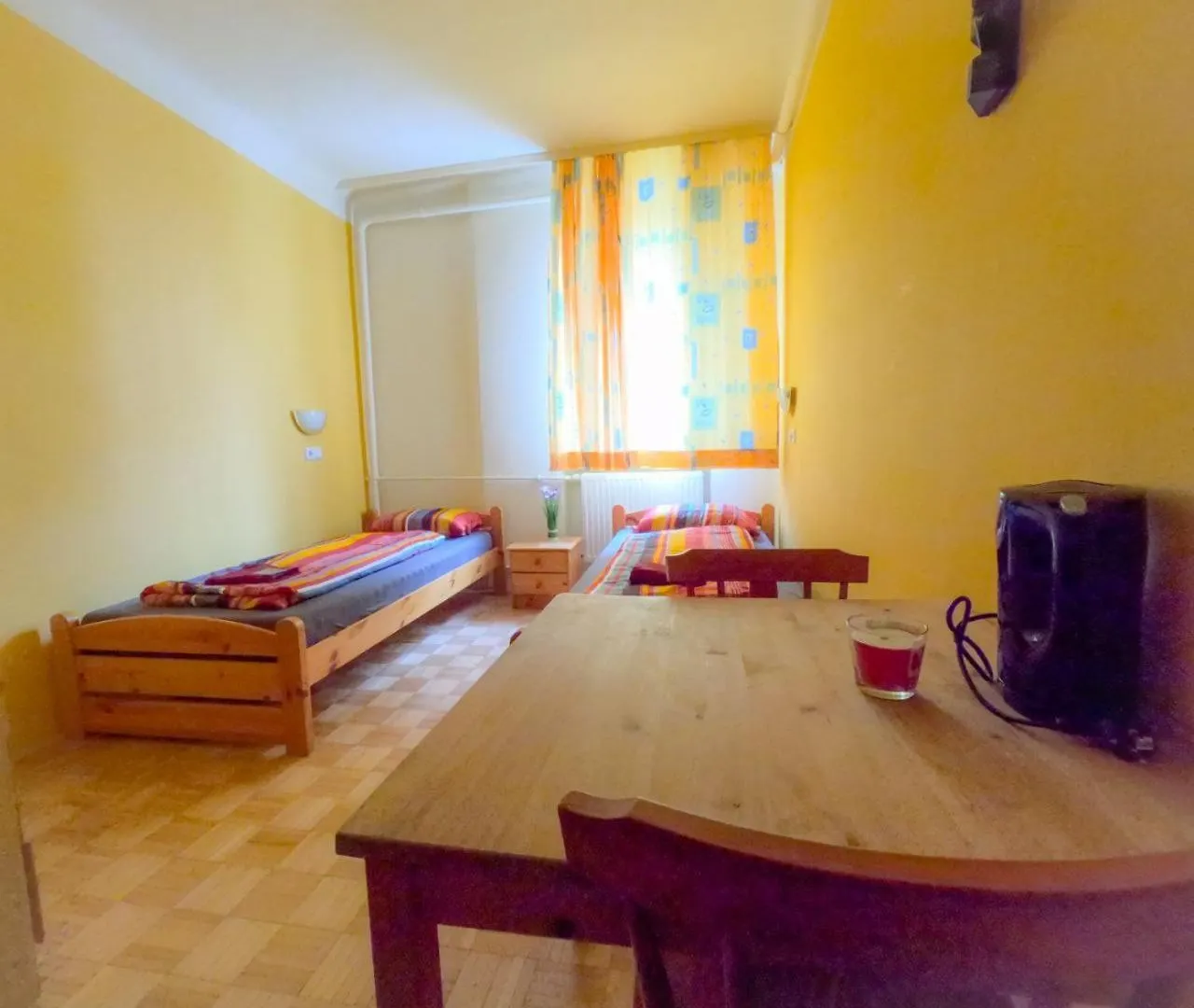 Double Room In Hutteldorfer Strasse Area Vienna Homestay