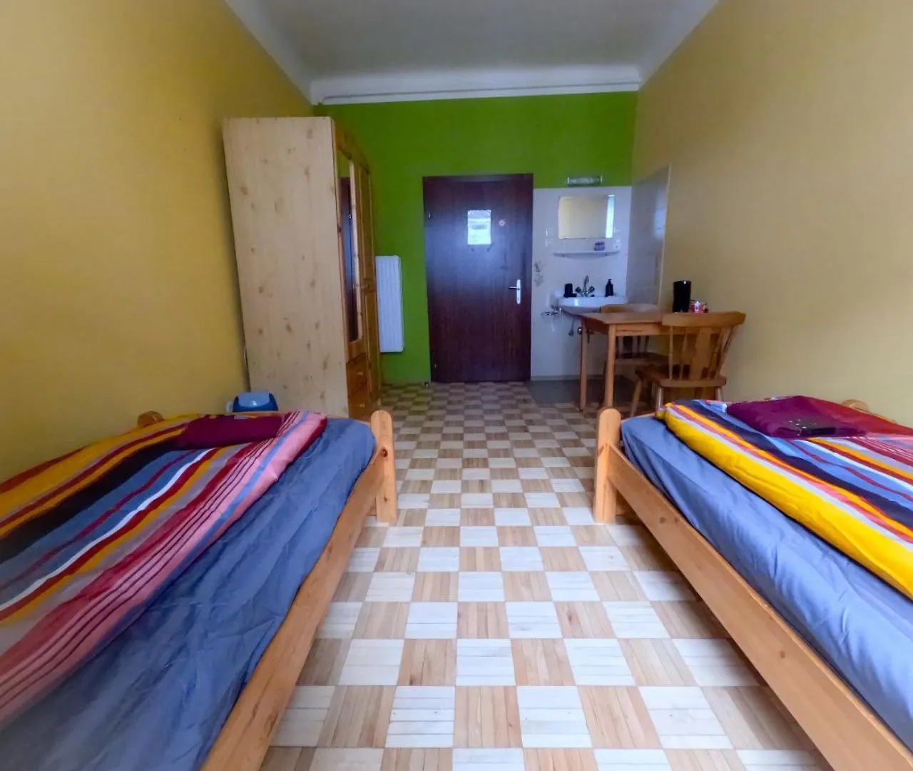 Homestay Double Room In Hutteldorfer Strasse Area Vienna Austria