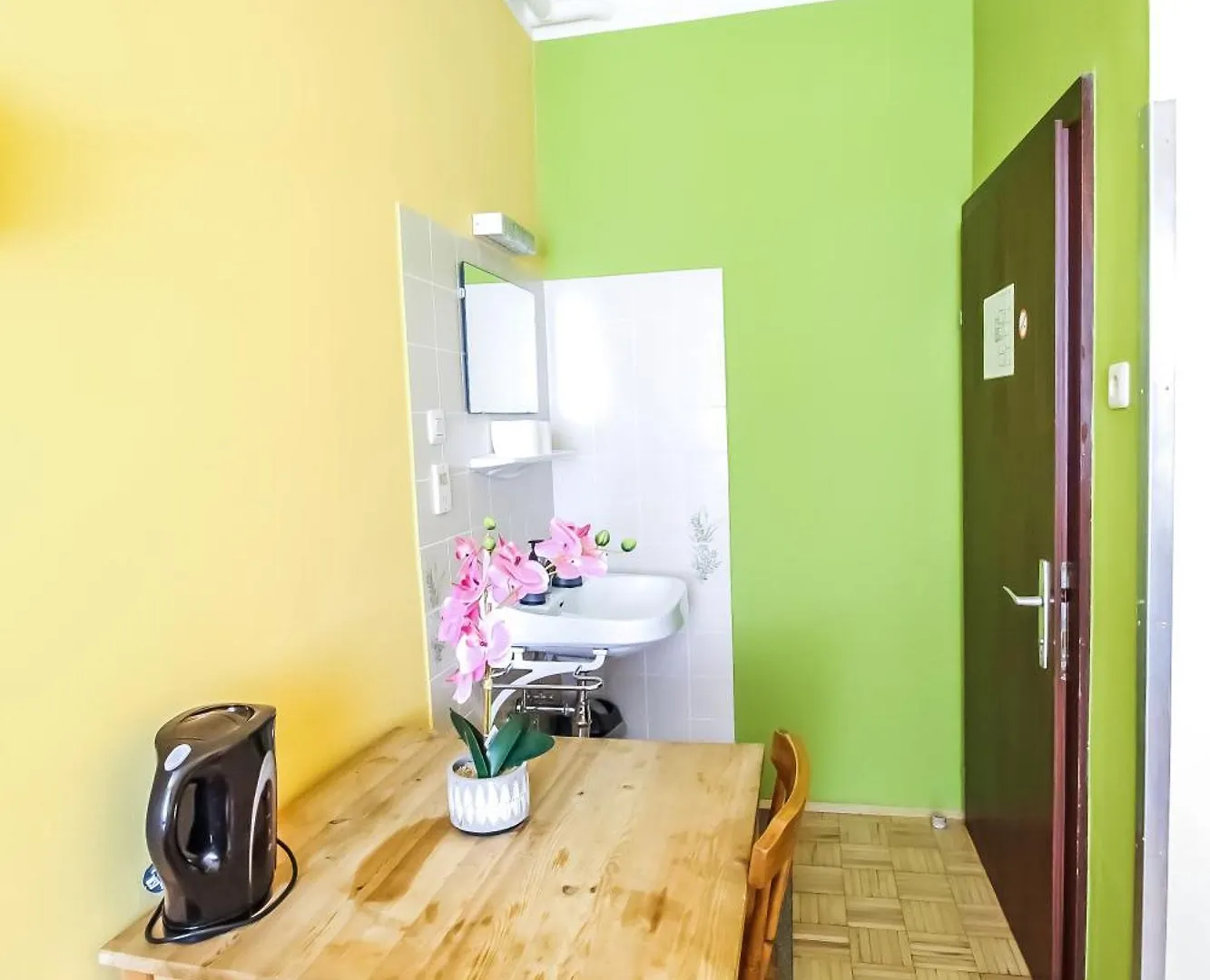 Homestay Double Room In Hutteldorfer Strasse Area Vienna