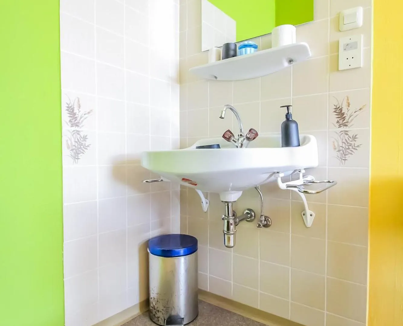 Double Room In Hutteldorfer Strasse Area Vienna Homestay