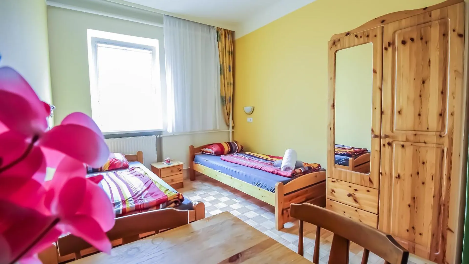Double Room In Hutteldorfer Strasse Area Vienna 0*,