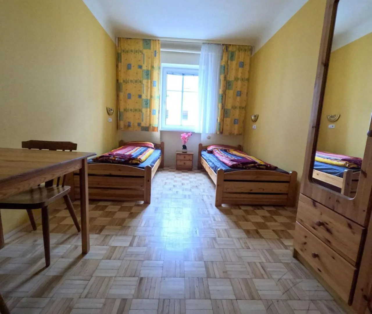 Double Room In Hutteldorfer Strasse Area Vienna 0*,